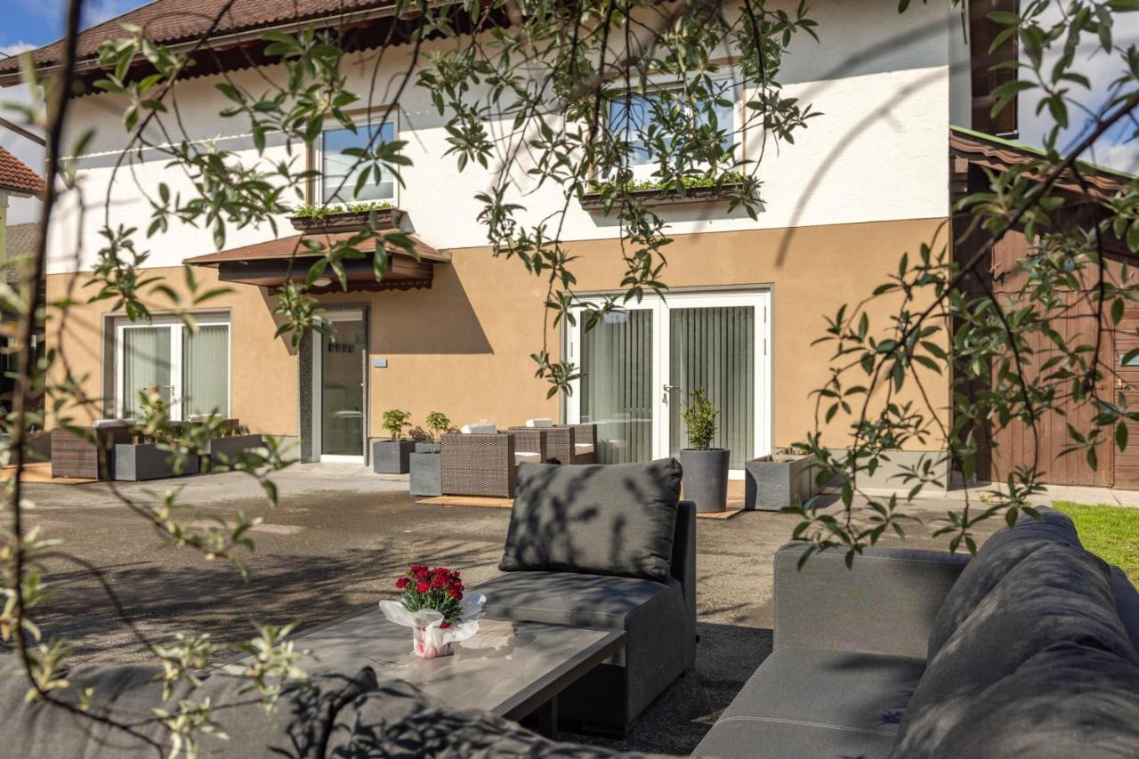 Fact Apartments Arnoldstein Bagian luar foto
